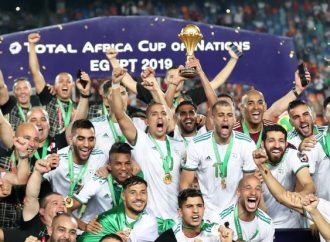 El Manchester City felicita a Mahrez .. Barcelona felicitó a Argelia