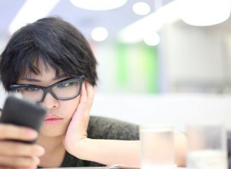 Navegar por las redes sociales durante más de 3 horas amenaza las mentes de los adolescentes